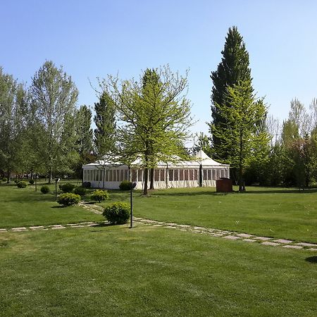 Lama Di Valle Rosa Ferrara Bagian luar foto